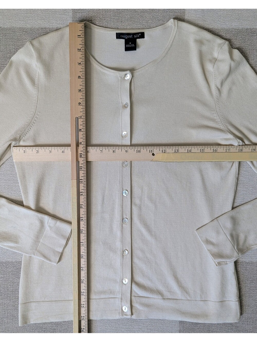 Minimalist silk blend lightweight crew neck cardigan - Picture 4 of 6